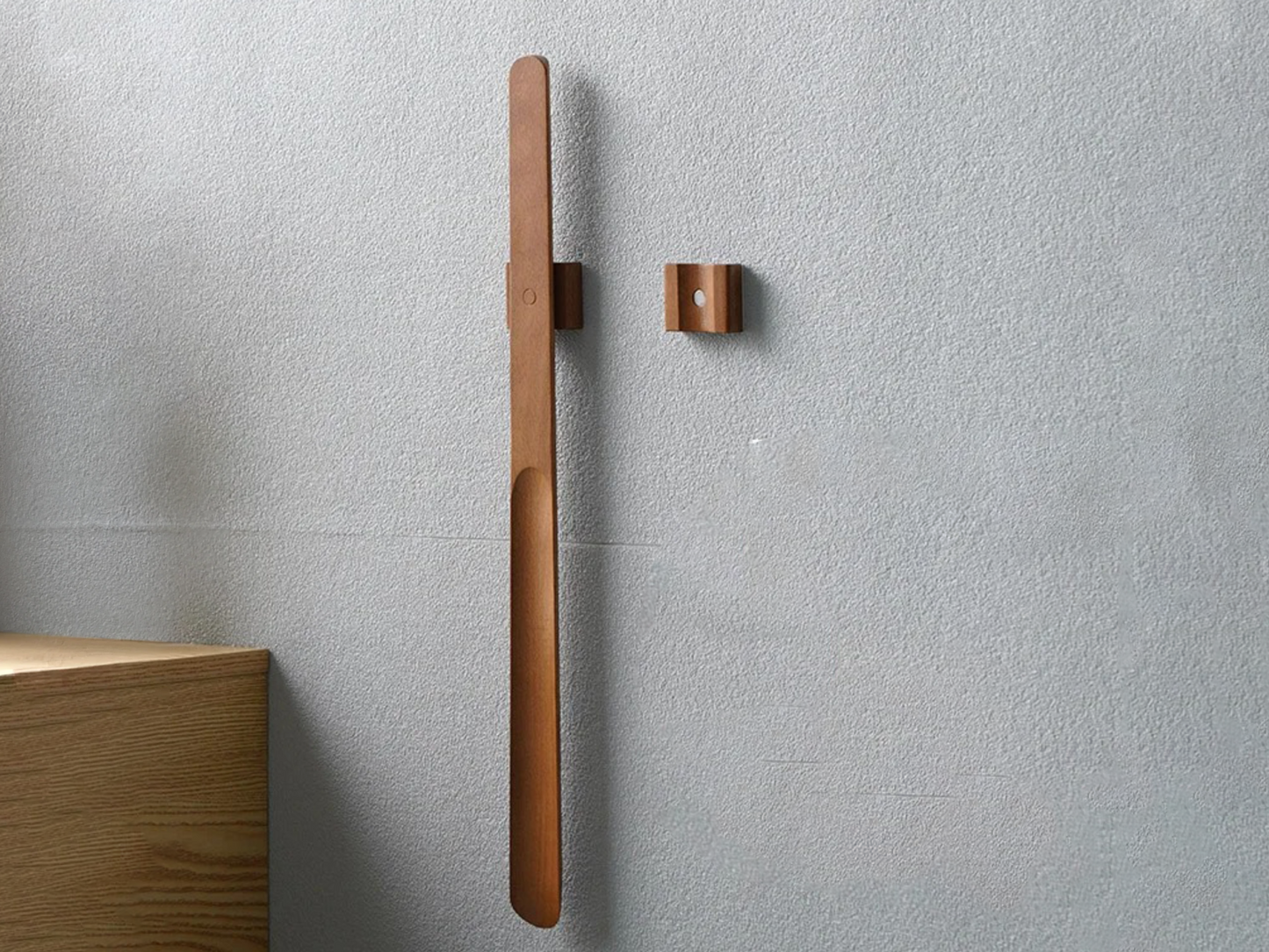 Kolm - Wooden Long Handle Magnetic Shoehorn 55 cm