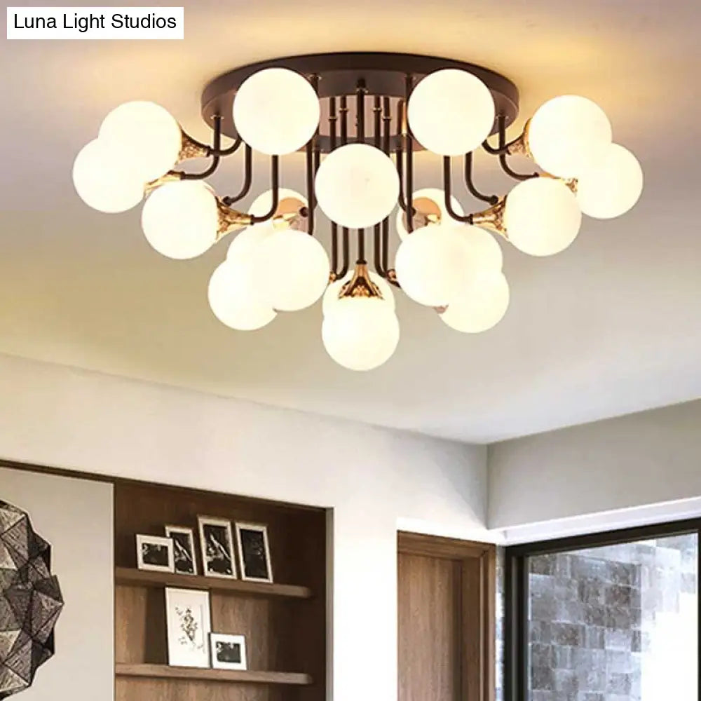 ثريا DecorBites™ 6/10/13 شبه مسطحة مع ظلال زجاجية بيضاء حليبية - ضوء كروي أسود مثبت في السقف