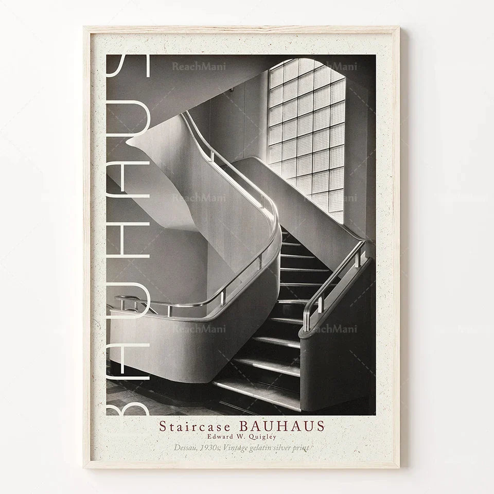 طباعة قماشية لسلالم باوهاوس من ديكوربايتس™ | ملصق مدرسي عتيق لديكور غرفة المعيشة