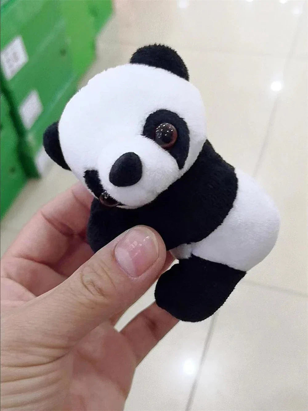 Colgante de peluche con clip DecorBites™ de panda adorable - Decoración pequeña y divertida para el dormitorio