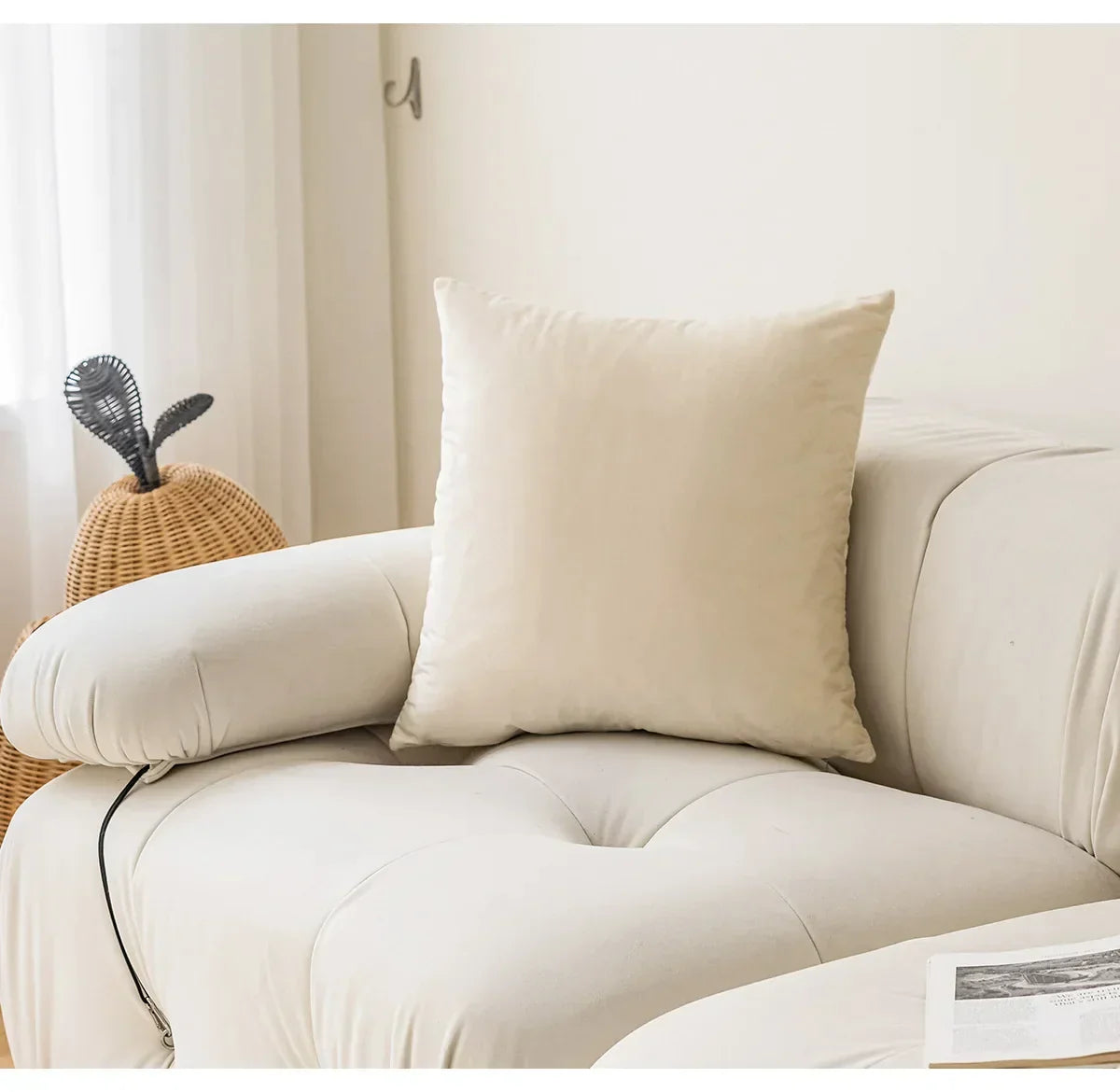 Funda de cojín de punto DecorBites™ en negro, gris y blanco, estilo nórdico sencillo y lujoso.