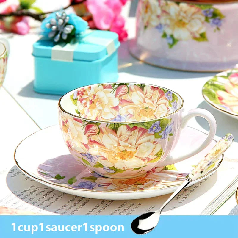 Juego de té de cerámica DecorBites™ con cuchara: elegante conjunto de taza, platillo y jarra.