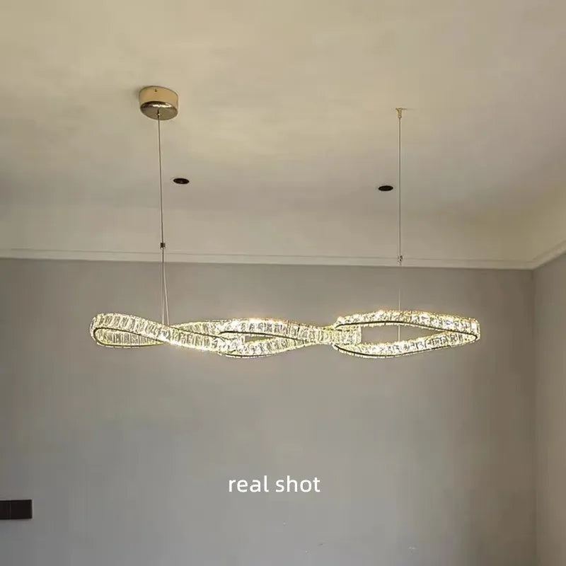 Lámpara colgante DecorBites™ de metal dorado y cristal, de lujo, con luz LED regulable.