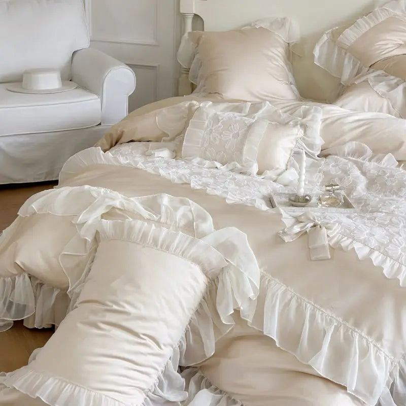 Juego de cama DecorBites™ con volantes de encaje francés y flores: funda nórdica, juego de sábanas y fundas de almohada.