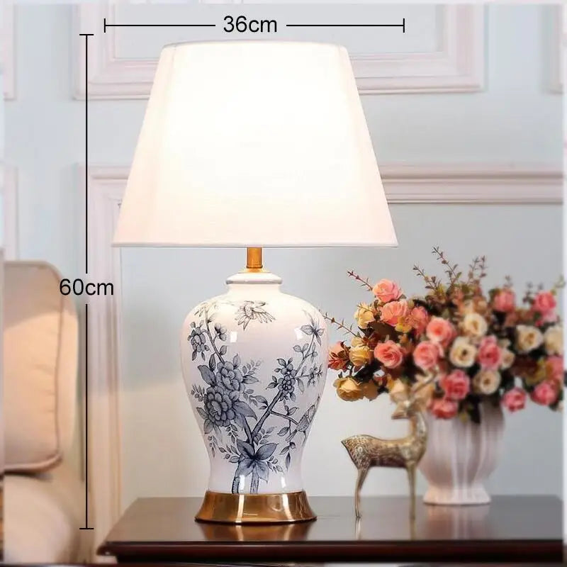 مصباح طاولة من البورسلين الأزرق والأبيض من DecorBites™ لديكور المنزل - طراز كلاسيكي عتيق