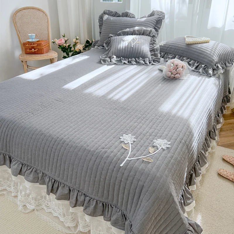 DecorBites™ Handmade Lace Flowers Quilted Bedspread Coverlet Queen Double Mattress Cover