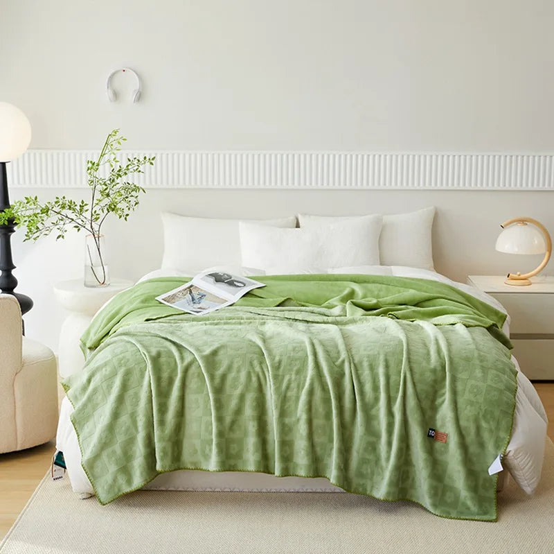 Manta DecorBites™ de terciopelo jacquard color leche para aire acondicionado | Chal cálido y de viaje para todas las estaciones