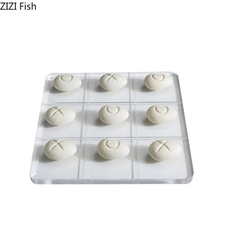 مجموعة رقعة شطرنج تيك تاك تو من ديكوربايتس™ مصنوعة من الأكريليك مع قطع من الراتنج