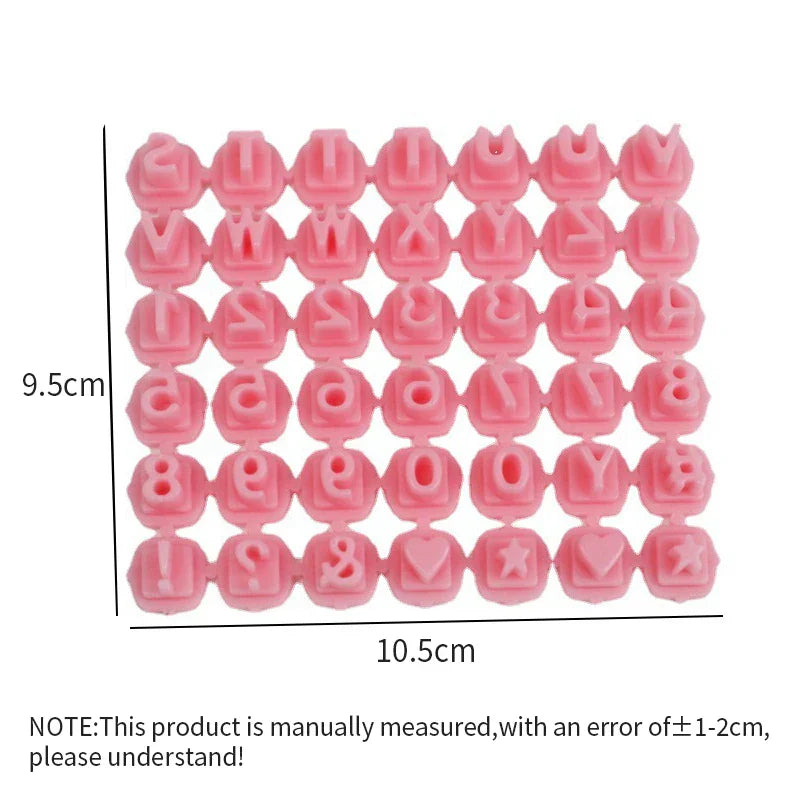 Juego de moldes para galletas DecorBites™ con letras y números para decoración de repostería y utensilios de cocina.