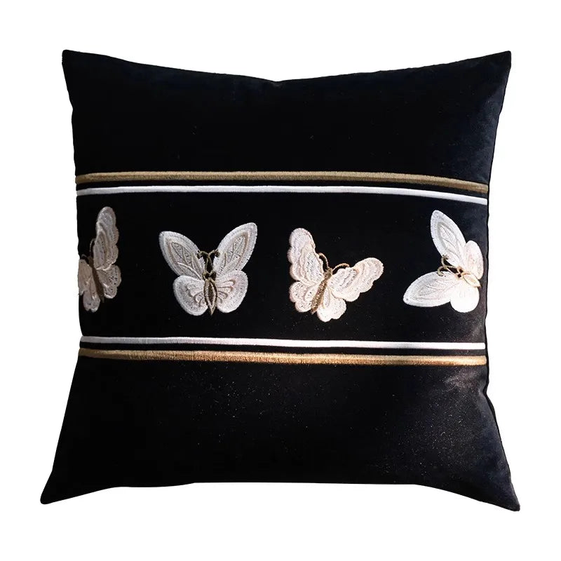 Funda de cojín decorativa DecorBites™ French Night de terciopelo con mariposas bordadas