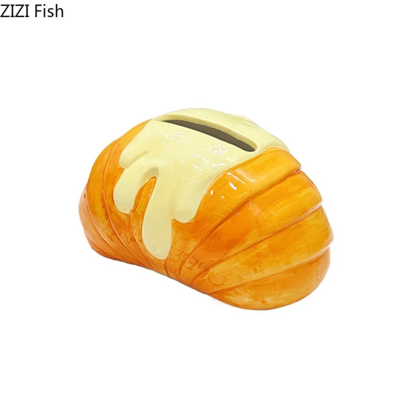 Caja de pañuelos de cerámica con forma de croissant DecorBites™: Un encantador adorno para la mesa de centro o la mesilla de noche.