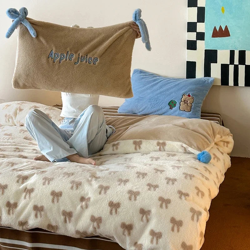 Juego de edredón de terciopelo bordado de lujo DecorBites™ para una cama acogedora en invierno