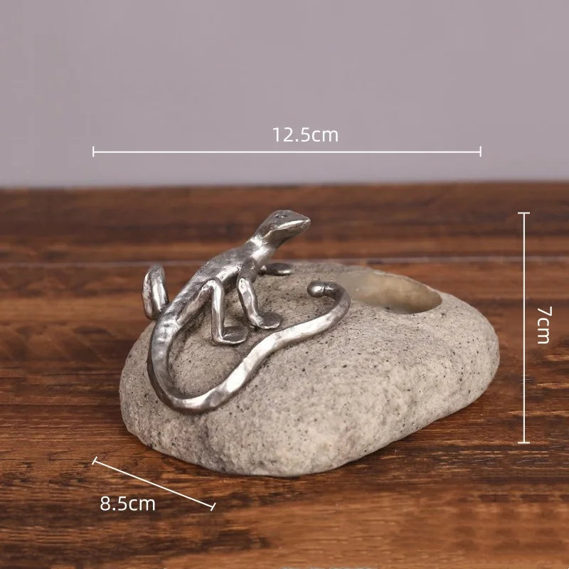 Candelabro de resina con forma de gecko DecorBites™: Figura decorativa para el hogar