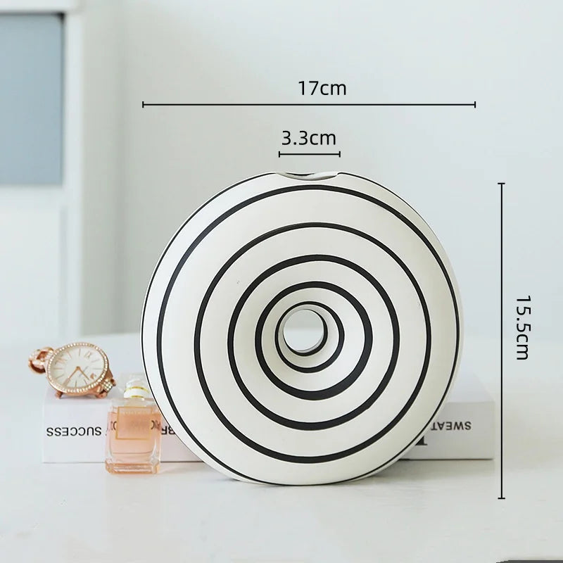 Jarrón de cerámica DecorBites™ con rayas geométricas y recortes redondos para decoración del hogar