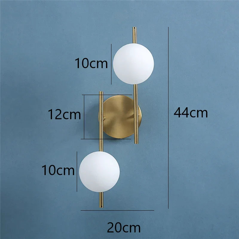 Apliques de pared interiores DecorBites™ dorados con bola de cristal lechoso, bombillas dobles G9