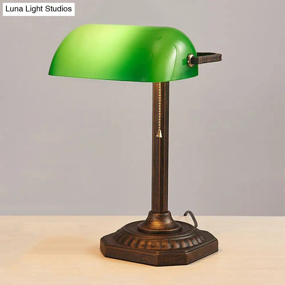 Lámpara de mesa retro ajustable con cadena - Luz nocturna de cristal verde con acabado en bronce envejecido