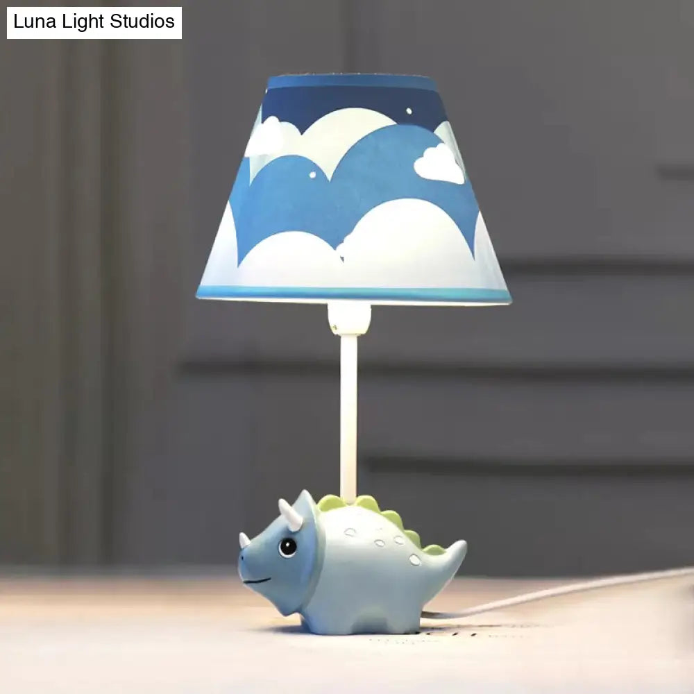 Adorable lámpara de escritorio azul con diseño de dinosaurios: perfecta para la habitación de los niños.