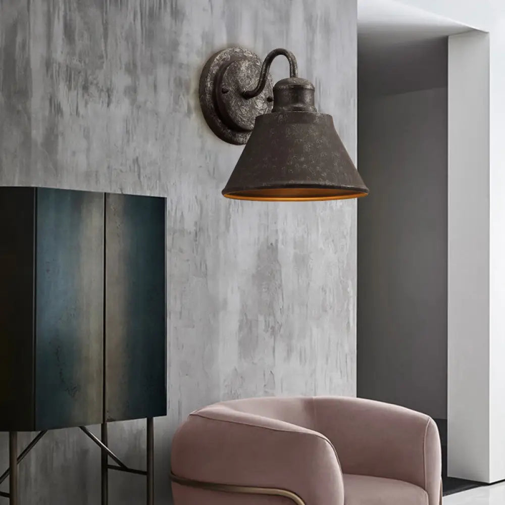 Aplique de pared antiguo de metal negro con pantalla cilíndrica/en forma de trompeta - Lámpara de pared rústica retro, 1 luz