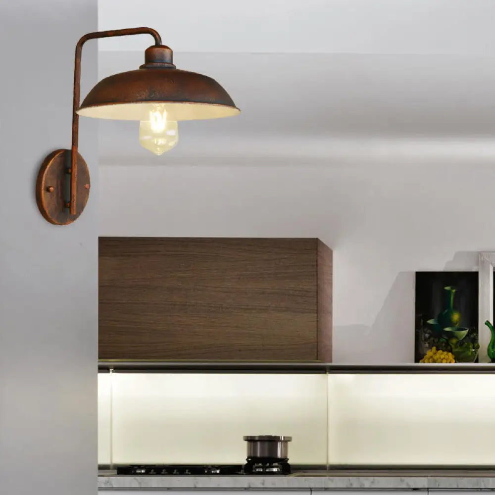 مصباح حائطي عتيق الطراز، مزود بمصباح واحد، باللون الأسود/الصدأ المعدني، مزود بذراع منحني للممر