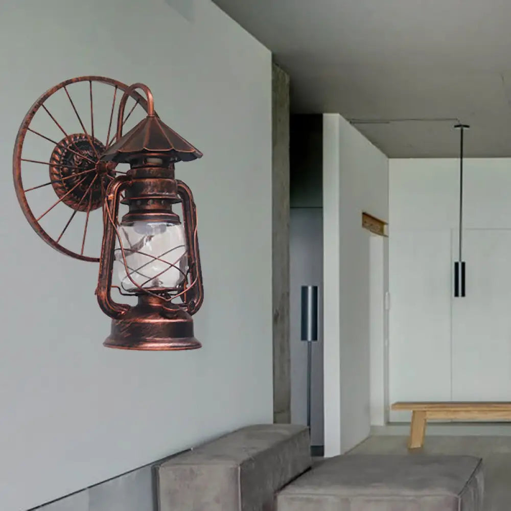 Aplique de pared tipo farol de estilo antiguo y elegante con acabado en negro/bronce – Lámpara de pared de hierro forjado con decoración de rueda.
(Nota: El título se ha acortado conservando los elementos descriptivos clave y optimizándolo para SEO).