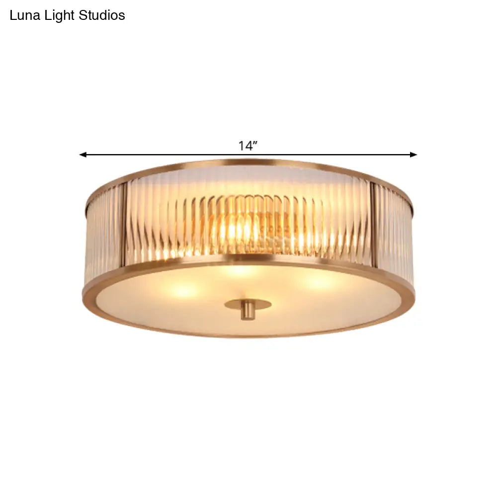 Lámpara de techo empotrada DecorBites™ de cristal opalino envejecido con forma de tambor acanalado y detalles en latón - 3 cabezales para dormitorio