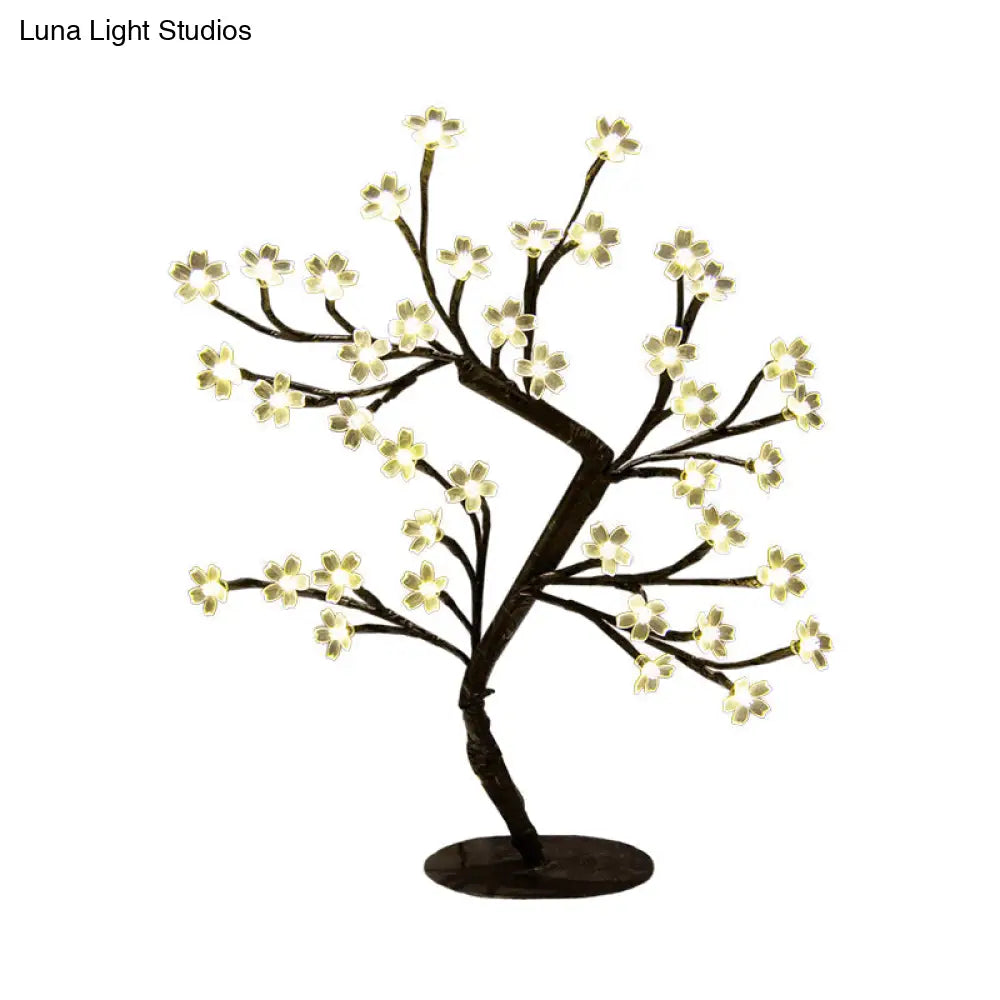 Lámpara de mesilla de noche LED Art Déco con pantalla de plástico en forma de flor de cerezo - Negra