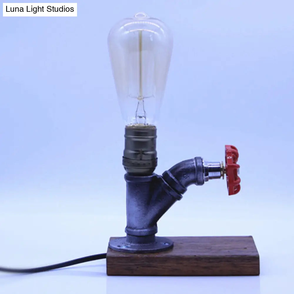 Ashley - Lámpara de noche plateada con acabado en metal, estilo industrial, con grifo y válvula de agua.