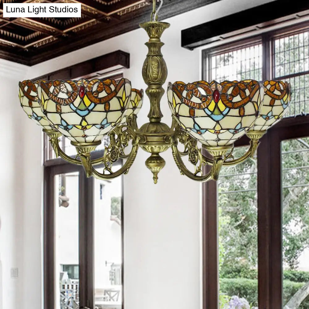 Lámpara de araña barroca con forma de cola de pavo real y 6 colgantes de vidrieras vintage en bronce antiguo.