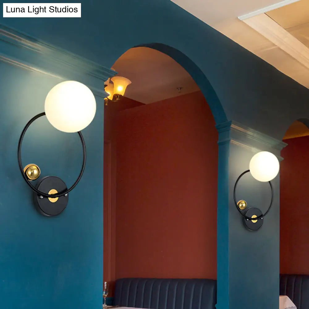 ديكوربايتس™ مصباح حائطي حديث أسود مع غطاء زجاجي أوبال