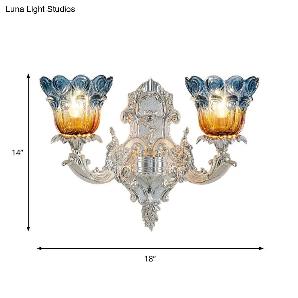 Aplique Blossom: Clásico cristal acanalado azul y amarillo, 2 luces, iluminación de pared plateada