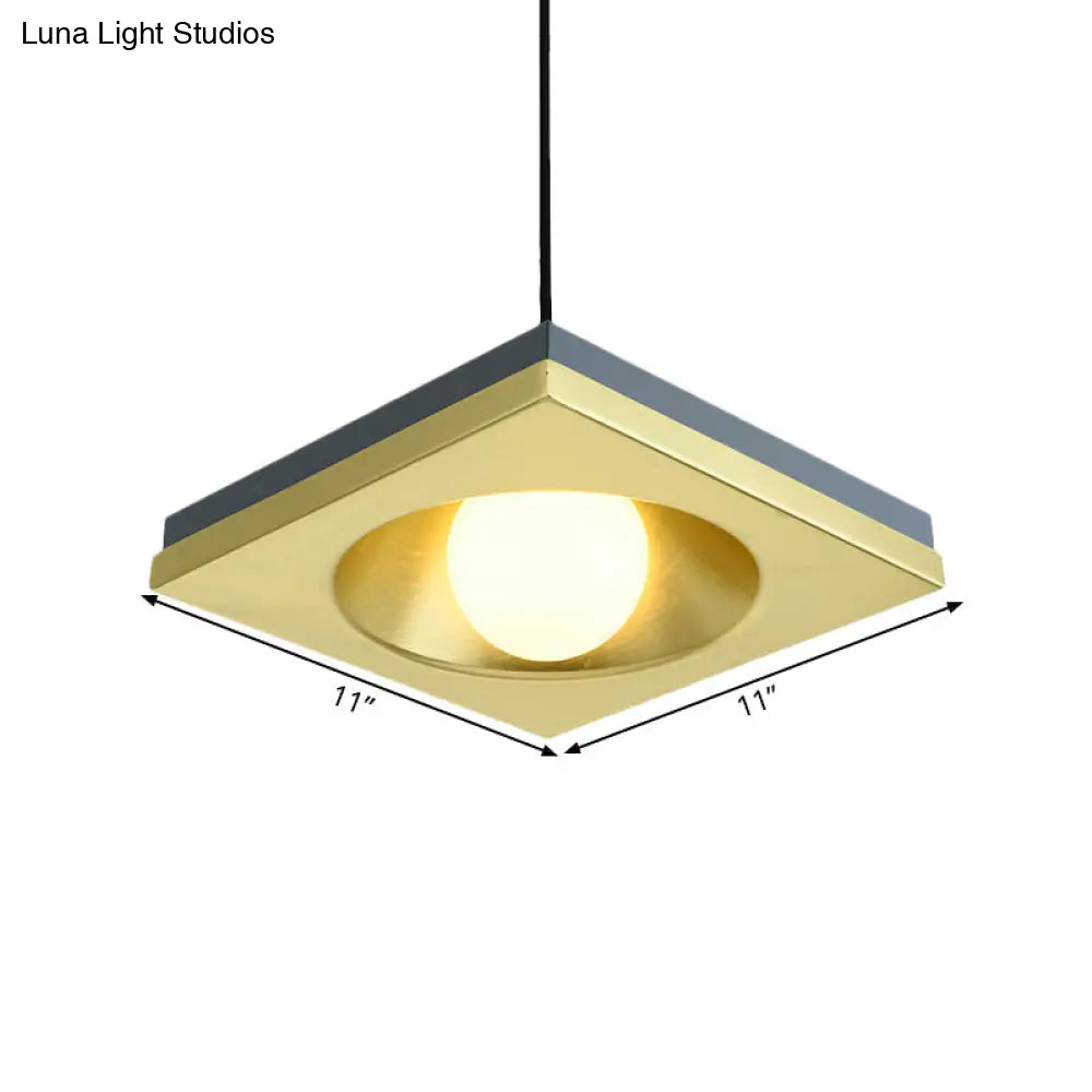 ديكوربايتس™ - مصباح سقف حديث باللونين الأزرق والذهبي مع مربعات معدنية مقعرة ومصباح واحد لغرف النوم
