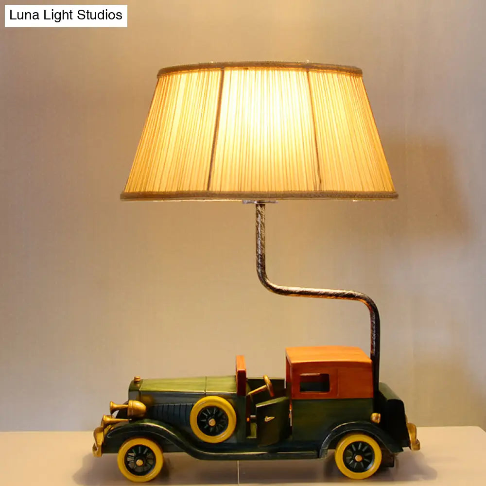 Lámpara de mesa de noche con forma de tambor y base de coche, de tela azul, para dormitorio infantil, diseño de 1 bombilla.