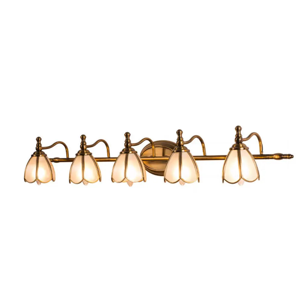 مصباح حائط برونزي أنيق من الزجاج الأبيض بتصميم صدفي لطاولة الحمام