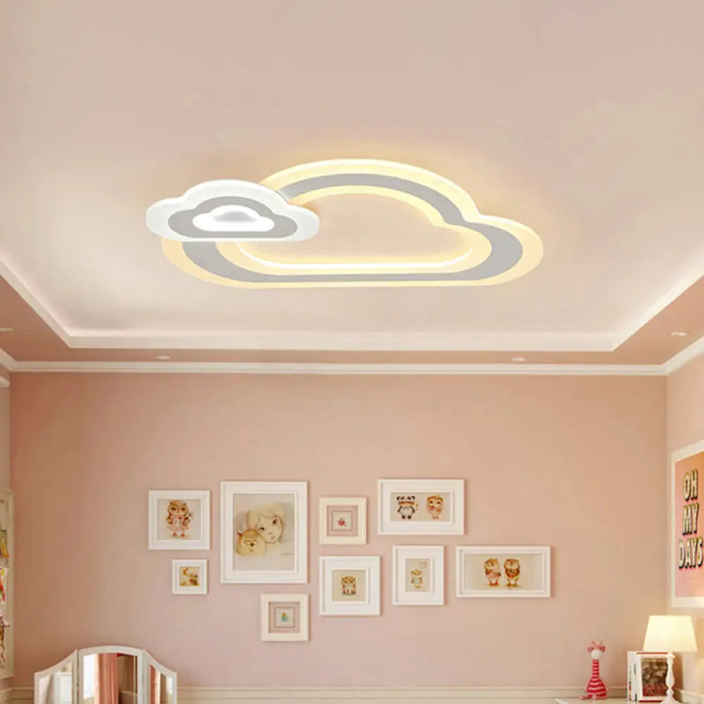 Lámpara de techo LED infantil DecorBites™ con diseño de estrella, nube y corazón, luz blanca cálida.