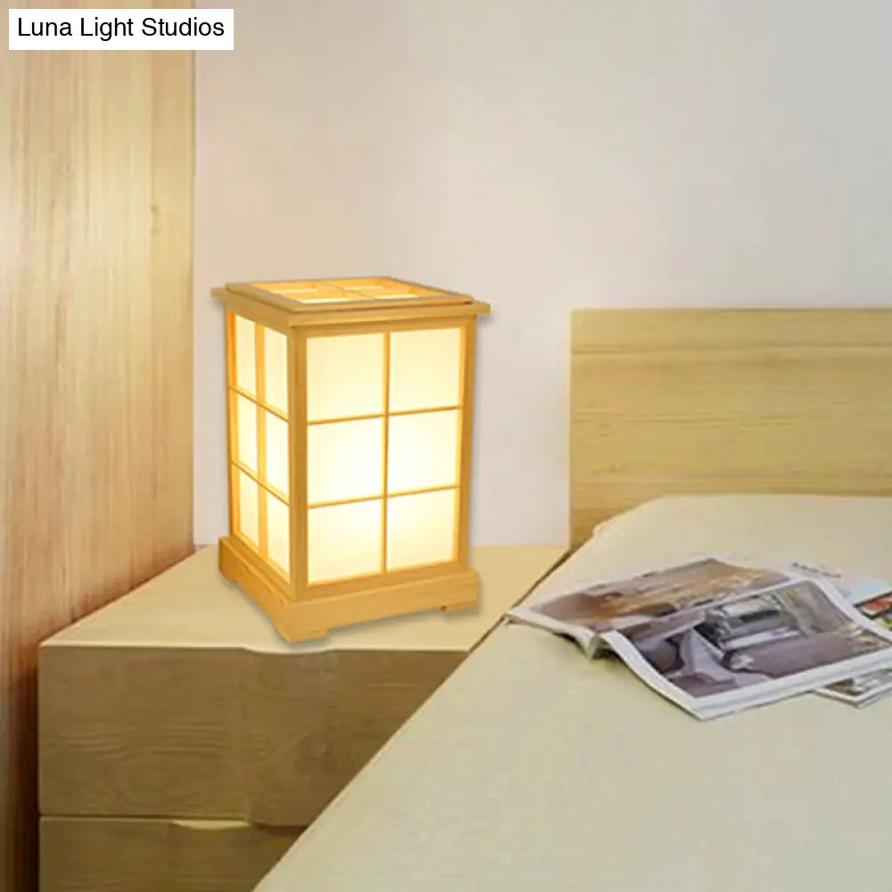 Lámpara de mesa china de madera beige: Luz clásica para leer en el dormitorio