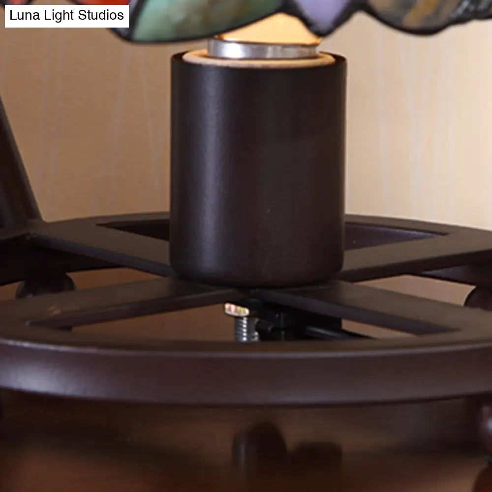 Lámpara de mesilla de noche clásica de vitral con diseño floral y de pájaros en verde - Iluminación de mesa elegante