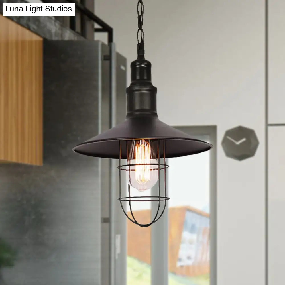 Lámpara colgante cónica con rejilla protectora - Iluminación colgante náutica de metal negro para interiores