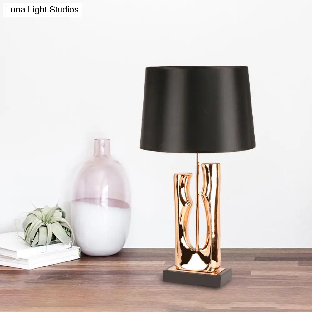 Contemporary 1-Head Black Barrel Fabric Table Light – Creative Desk Lamp for Bedroom