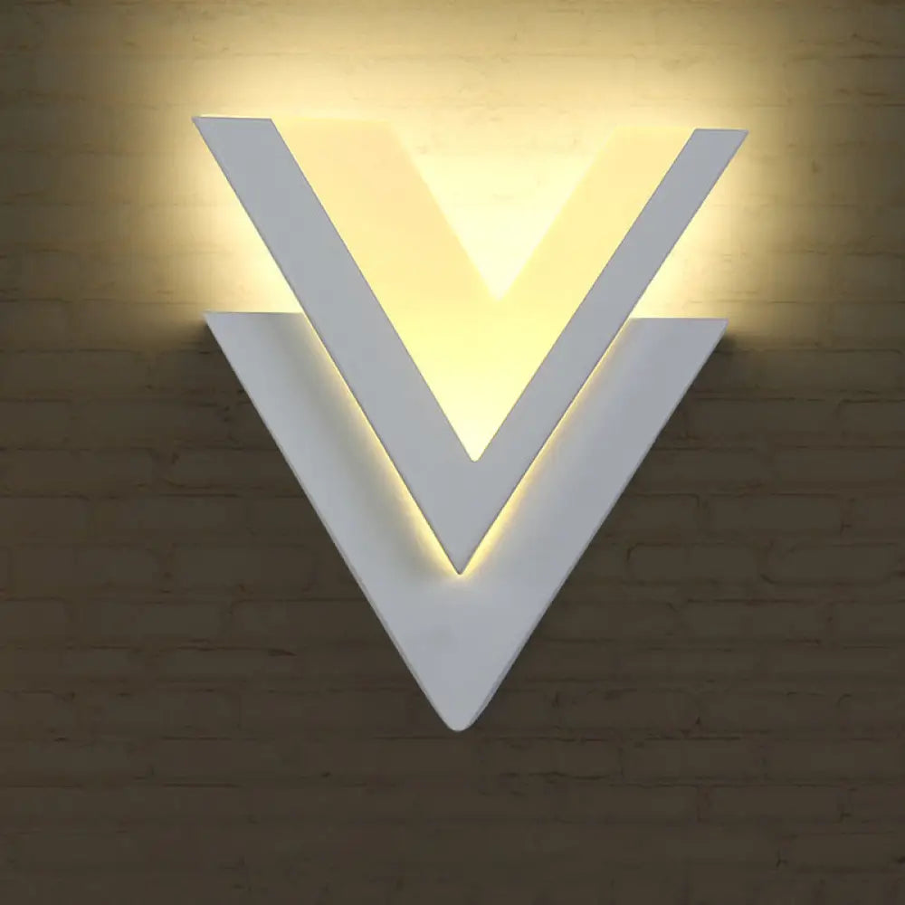 Aplique de pared LED DecorBites™ contemporáneo de doble V en blanco cálido - Iluminación metálica para escaleras