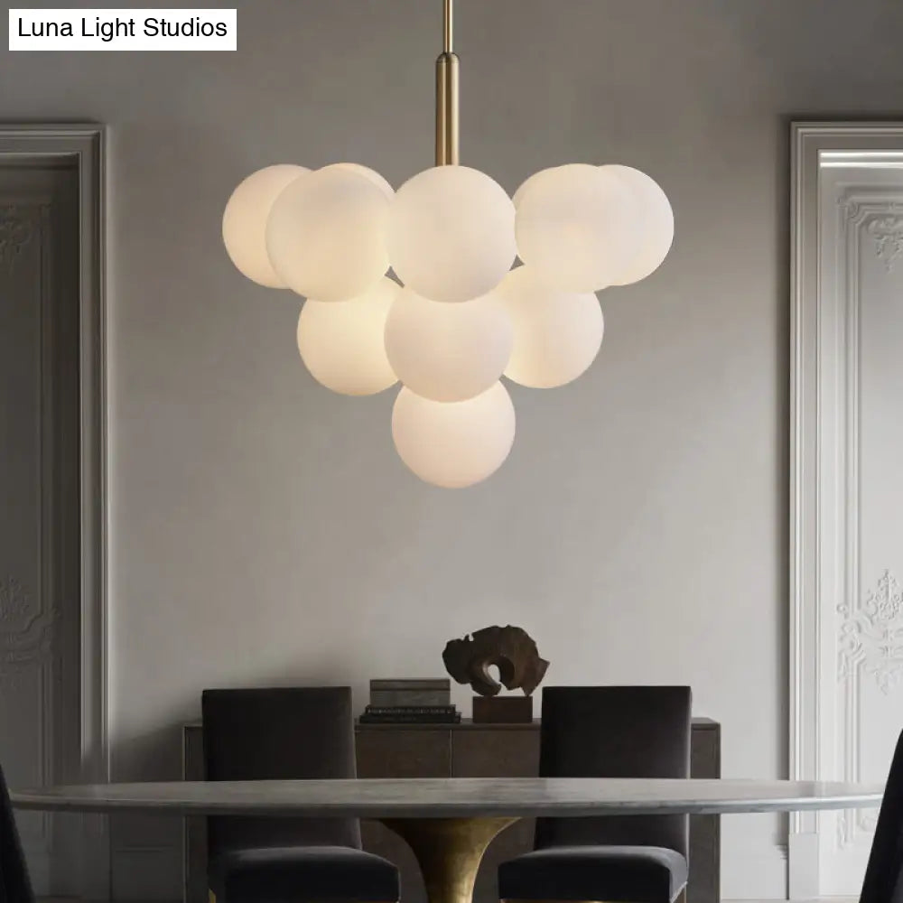 Lámpara de araña contemporánea de cristal blanco – Lámpara colgante de latón de 5/13 luces con diseño esférico