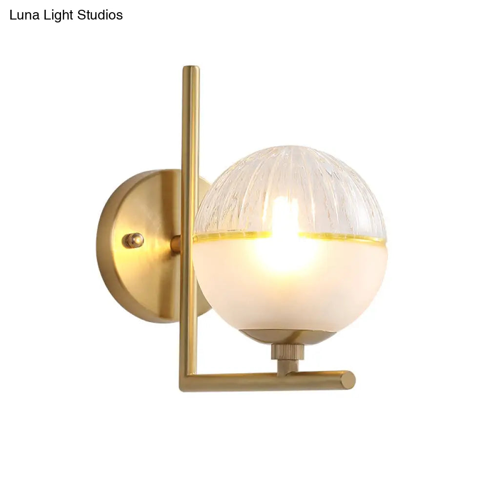 Aplique modernista DecorBites™ de cristal esmerilado con soporte de pared de latón - 1 cabezal