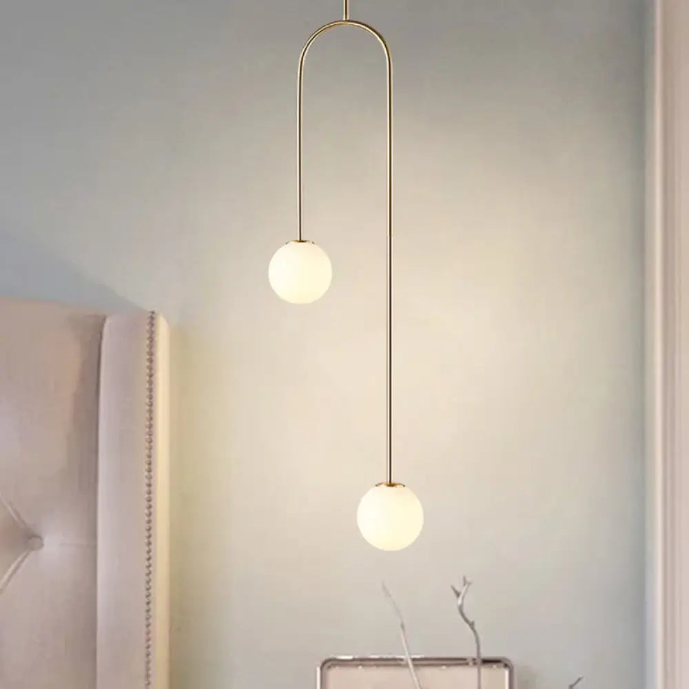 ديكوربايتس™ جيوفانا - مصباح سقف أنيق بتصميم عصري على شكل كرة سوداء/ذهبية، مزود بإضاءة LED من الزجاج الأبيض، مع قضيب منحني، ومُزود بمصباحين