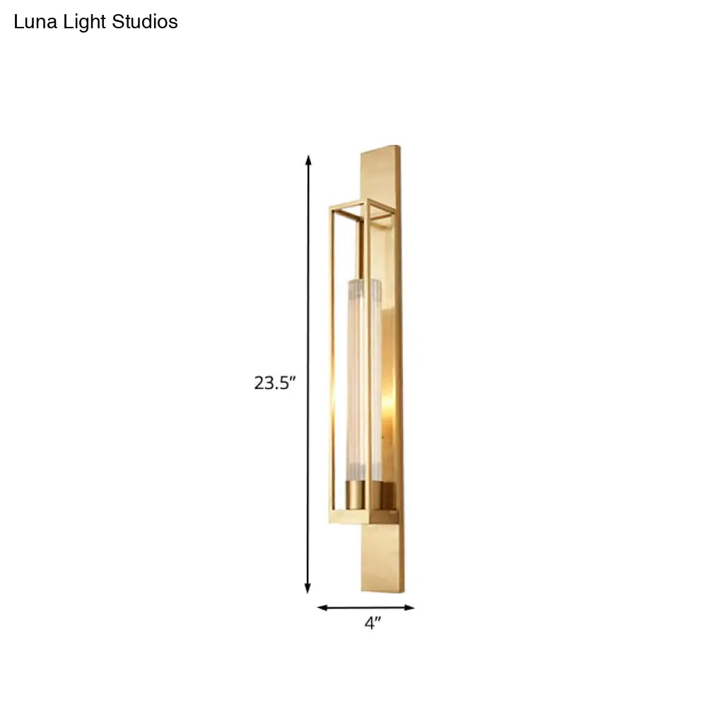 Aplique lineal DecorBites™ de metal dorado con pantalla de cristal acanalado - Lámpara de pared esquinera moderna