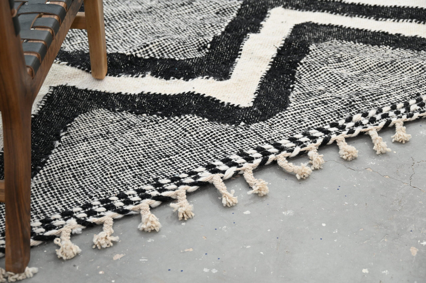 Handmade Moroccan Azilal Rug - 326x203 cm - Moroccan Rugs