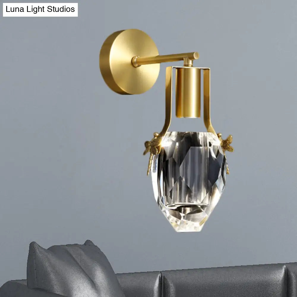 Lámpara de pared LED moderna dorada DecorBites™ con detalle de cristal en forma de gota de lluvia y diseño de libélula metálica
