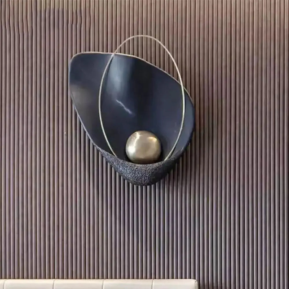 Lámpara de pared LED moderna de metal DecorBites™: forma de concha de resina, un solo cabezal, luz blanca/negra