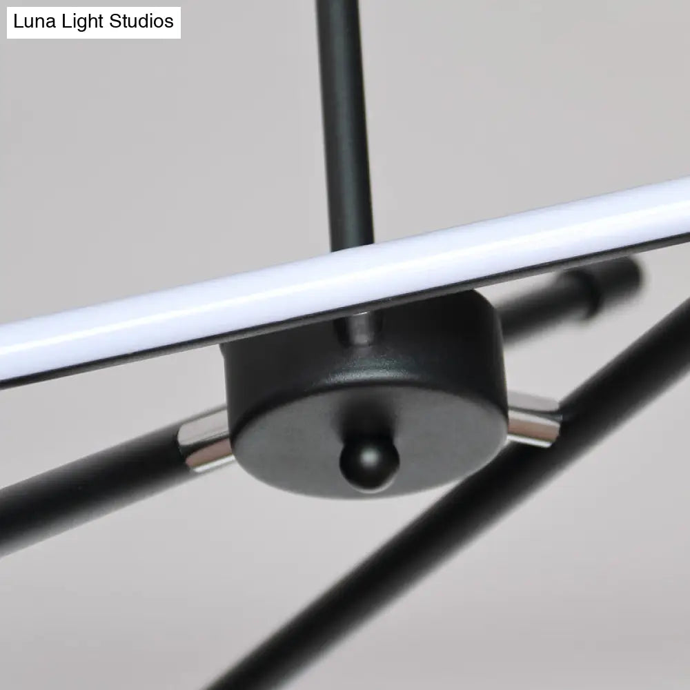 Elegante lámpara de araña lineal tubular de metal - Lámpara colgante LED negra para sala de estar