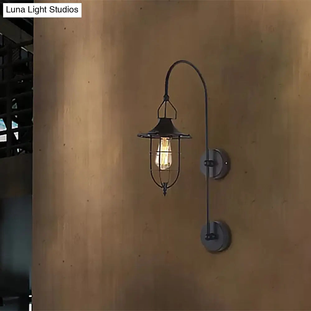 Traditional Metal Caged Wall Sconce in Black - 1 Light Living Room Lighting Fixture