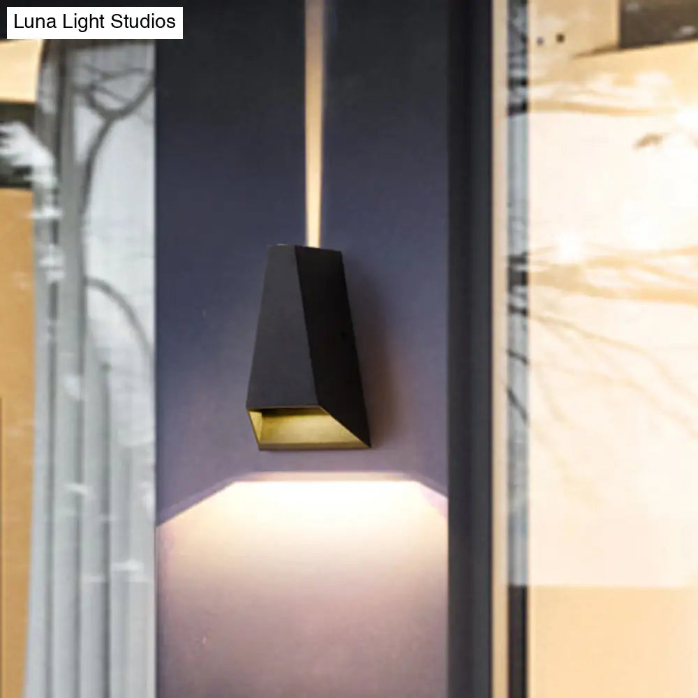 Triangle Aluminum LED Wall Sconce in Black - Simple Style, Flush Mount, Warm/White Light