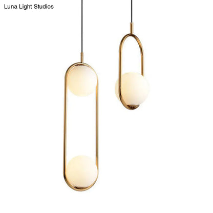 مصباح معلق لغرفة النوم DecorBites™ نصف ضوء مع غطاء زجاجي أبيض كروي، مصباح سقف معلق عصري باللونين الأسود والذهبي